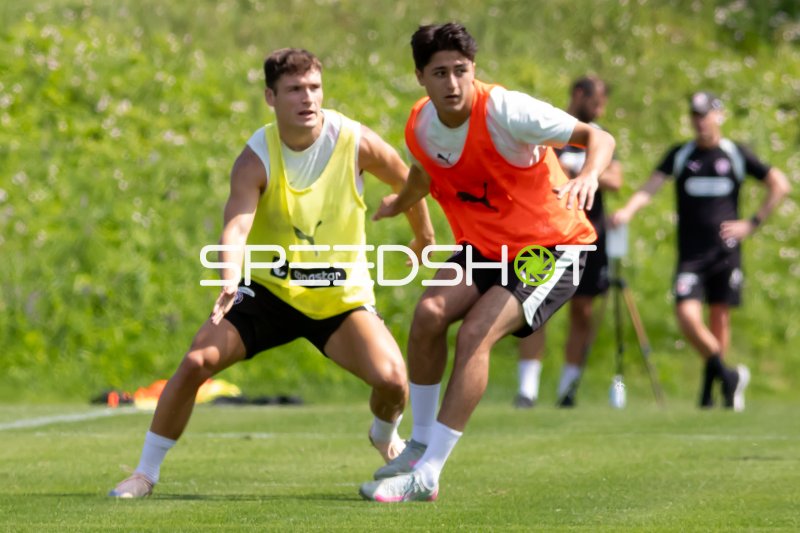 Zweikampf im Training des FC St. Pauli