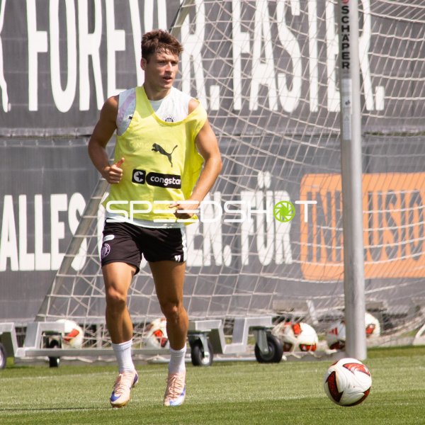 Arkadiusz Pyrka ( #11 FC St. Pauli)