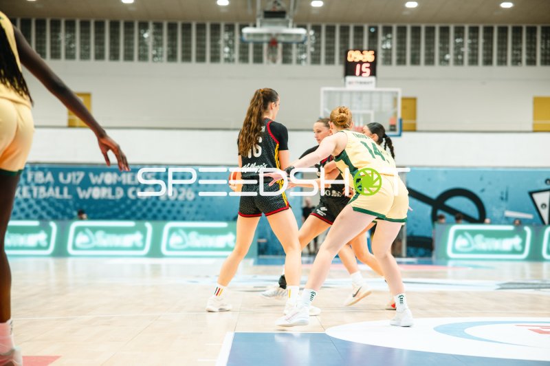 Mathilda Haensch (#16; Deutschland) im Zweikampf gegen Matilda Trout (#14; Australia)