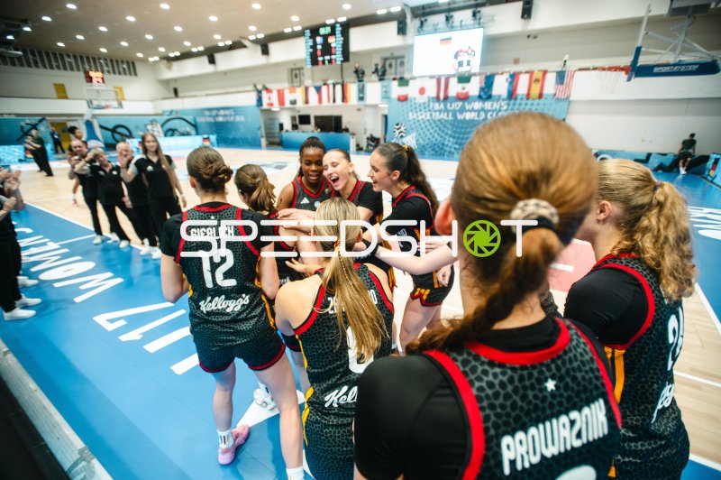 Lara Gierlich (#12; Deutschland) jubelt mit Team beim FIBA U17 Women's Basketball World Cup