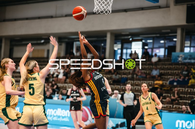 Moescha Feunou Bakam (#6; Deutschland) beim Korbwurf gegen Daisy Hocking (#5; Australia)