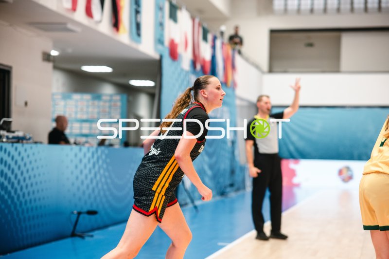 Mia Wiegand (#13; Deutschland) im Spielgeschehen gegen Australia