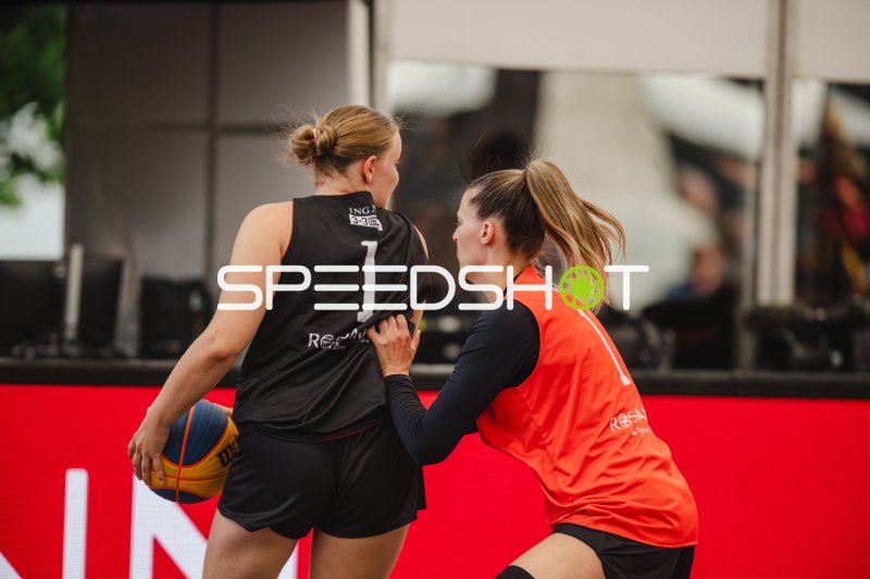 Zweikampf zwischen Australia (#1) und Deutschland (#1) beim 3x3-Basketball
