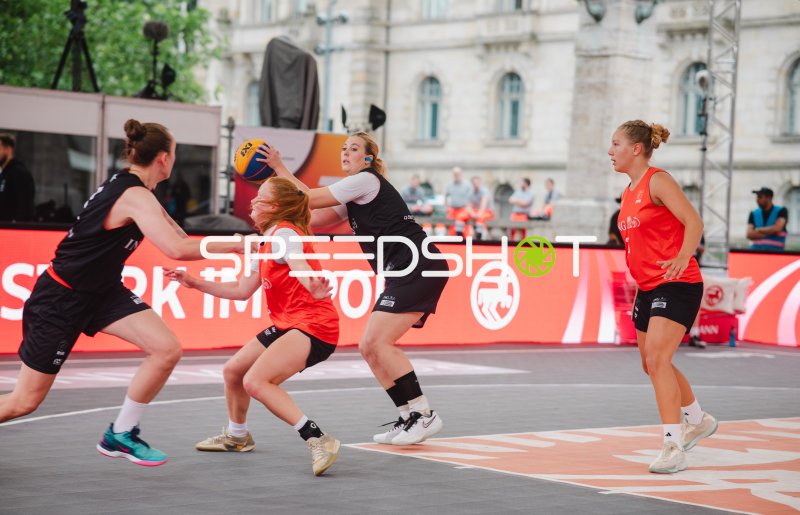 3x3-Basketball: Deutschland gegen Australia im Zweikampf in Brno