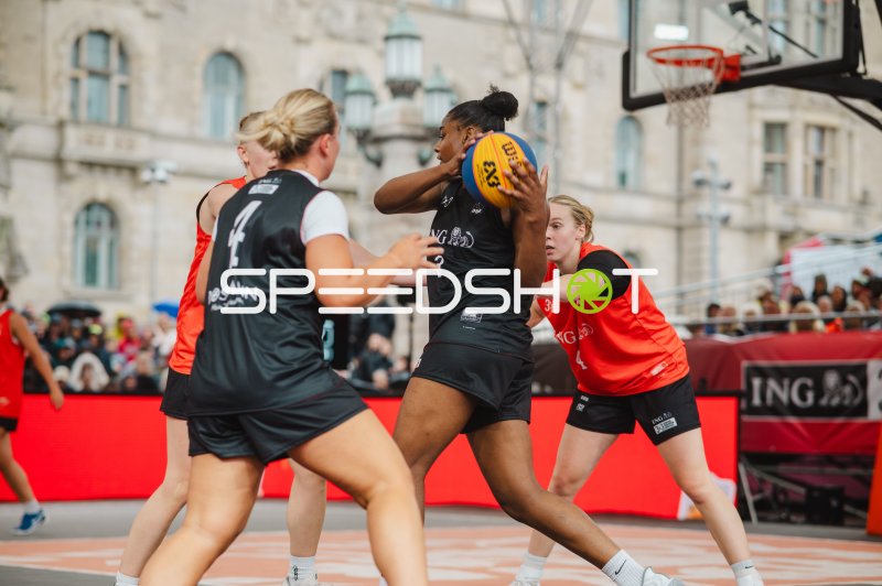 3x3-Basketball: Deutschland gegen Australia im Zweikampf in Brno