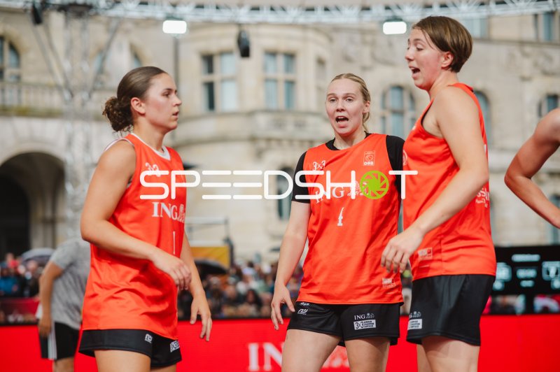 Deutschland-Spielerinnen im 3x3-Basketball-Einsatz in Brno