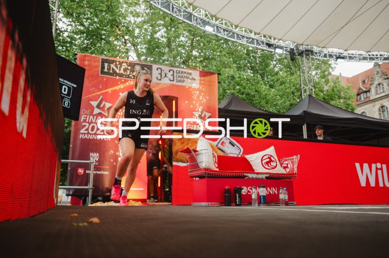 Leonie Pfanzelt (#3; Deutschland) beim Einlaufen zur 3x3 German Championship