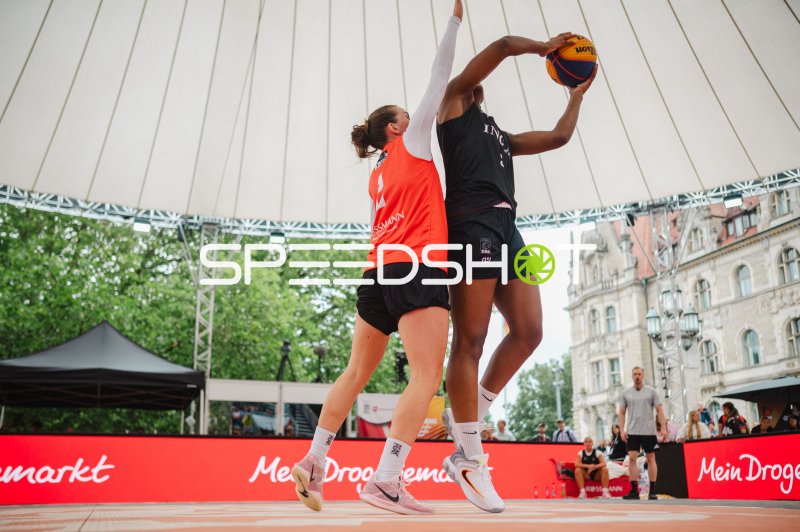 Deutschland vs. Australia – Zweikampf um den Ball im 3x3-Basketball