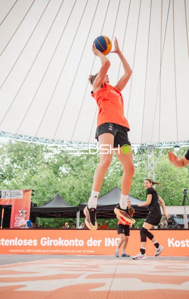 Australia-Spielerin beim Sprungwurf im 3x3-Basketball