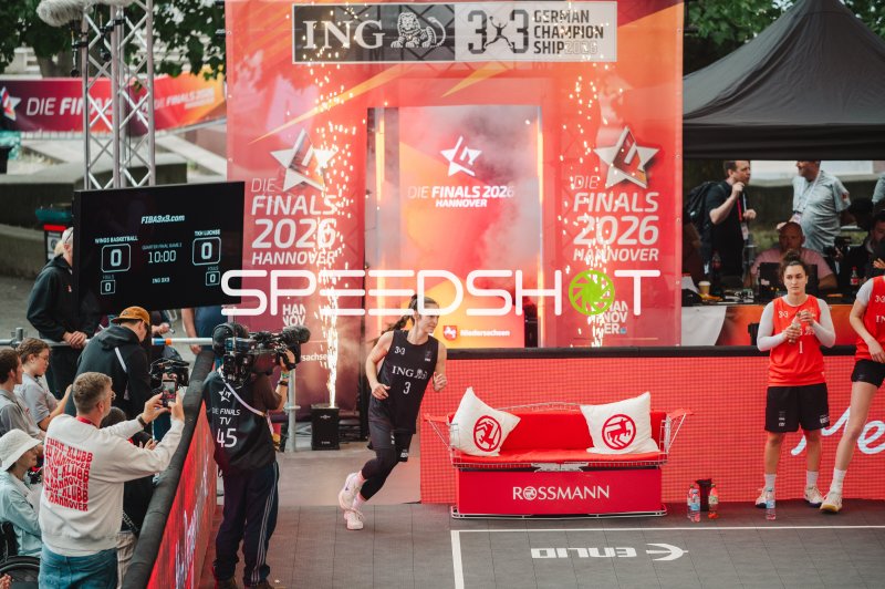 Einlauf mit Pyroshow bei Die Finals 2026 in Hannover