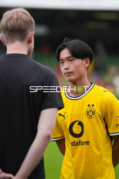 Borussia Dortmund Spieler im Gespräch am Niederrhein Stadium
