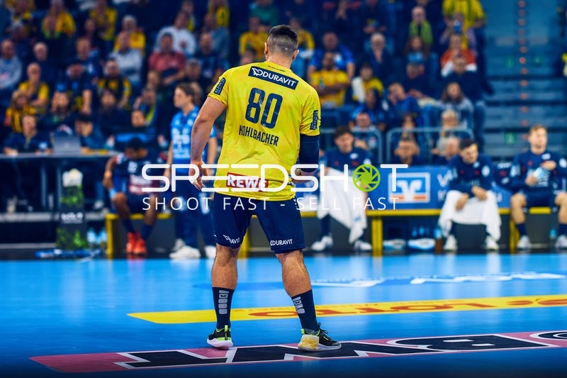 Ein Spieler der Rhein Neckar Löwen bereitet einen Angriff vor.