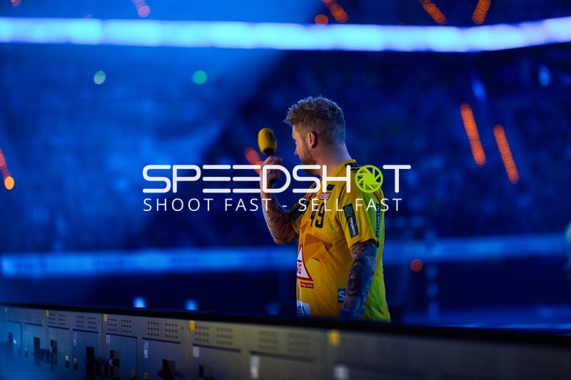 Spieler bereitet sich auf das Spiel vor.