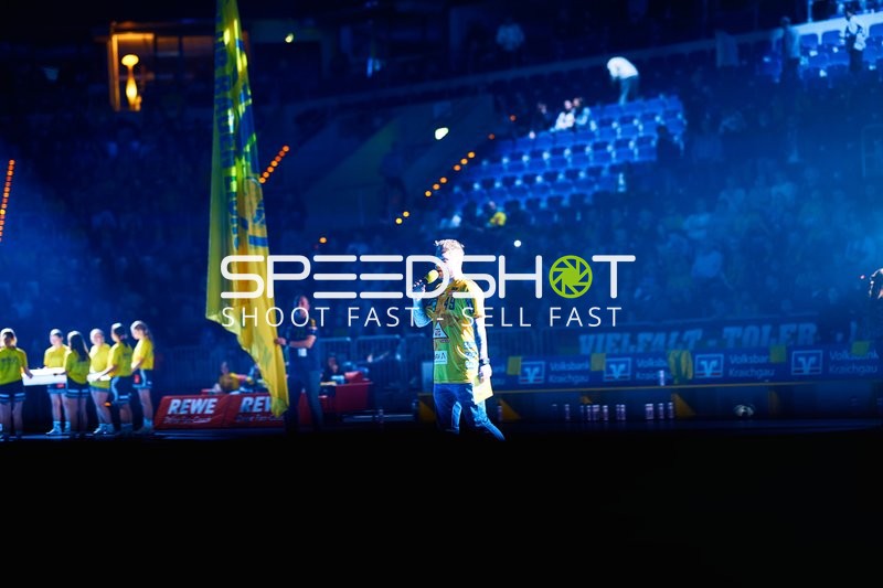 Einführung der Teams in der Halle