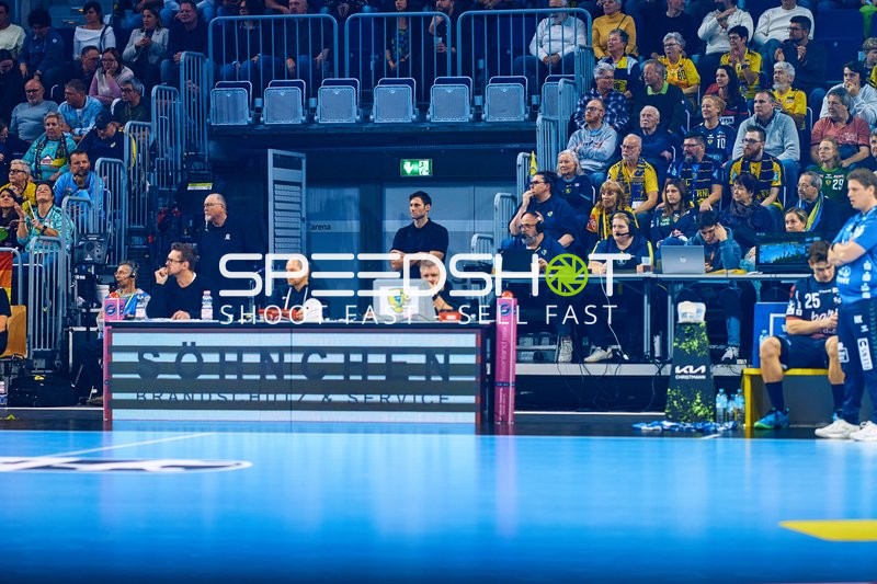 Spieler von SG Flensburg Handewitt auf dem Feld