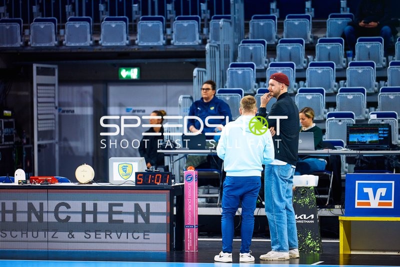 Besprechung am Spielfeldrand