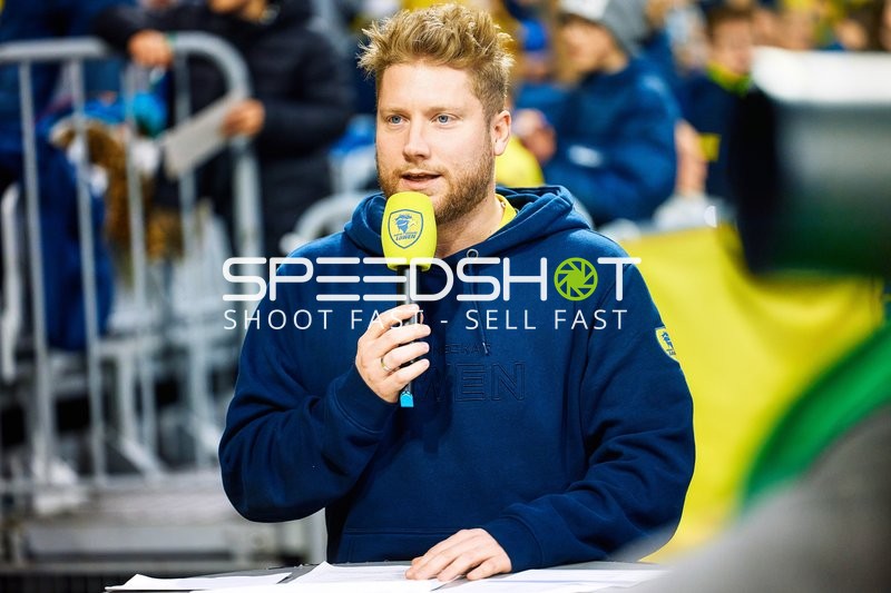 Moderation oder Kommentierung während des Spiels.