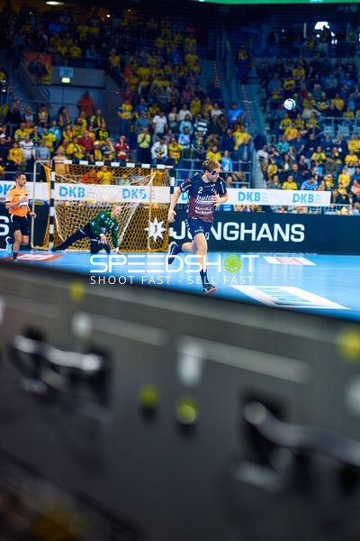 Spieler von SG Flensburg Handewitt in Angriffsbewegung.