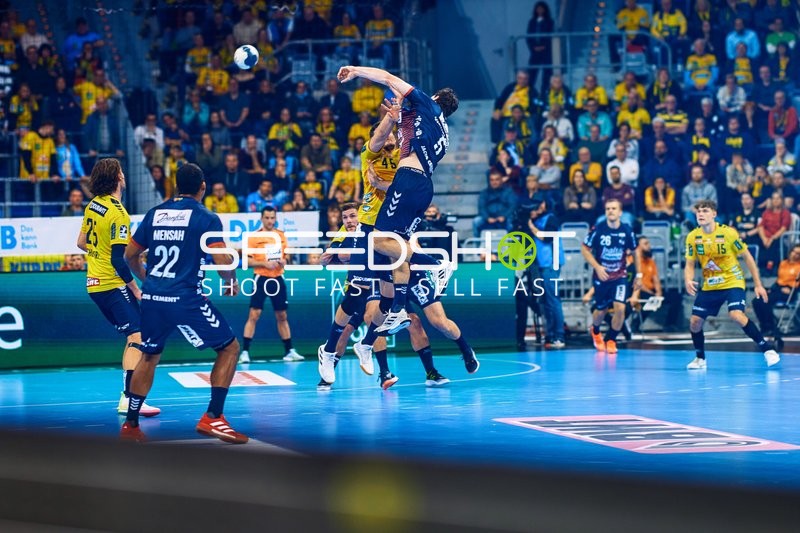 Sprungwurf im Handballspiel