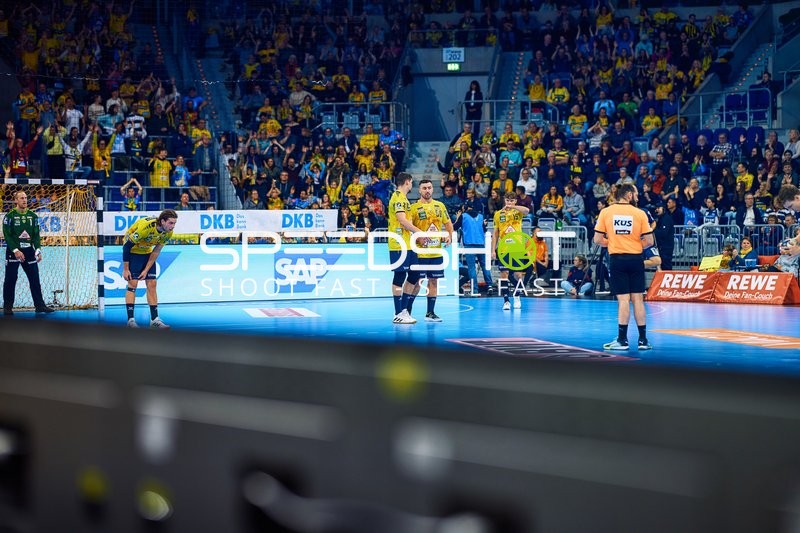 Ballübergabe bei Freiwurf