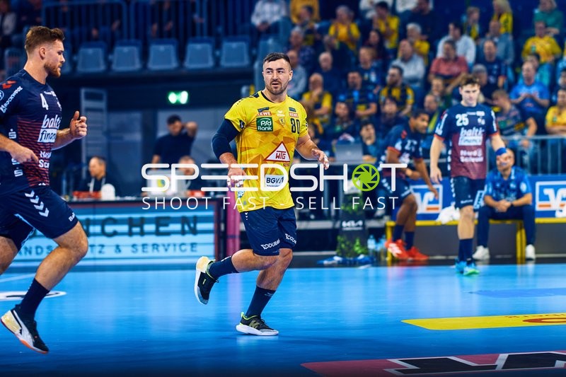 Jannik Kohlbacher von den Rhein Neckar Löwen in Aktion während des Spiels.