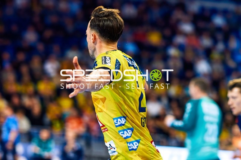 Spieler der Rhein Neckar Löwen jubelt nach einem Tor.