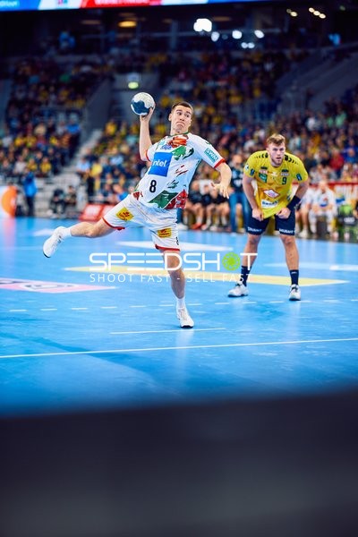 Ein SC Magdeburg Spieler, möglicherweise ZEHNDER MANUEL MAGDEBURG, wirft den Ball.