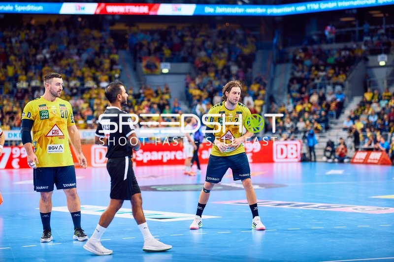 Positionsspiel der Mannschaften auf dem Spielfeld