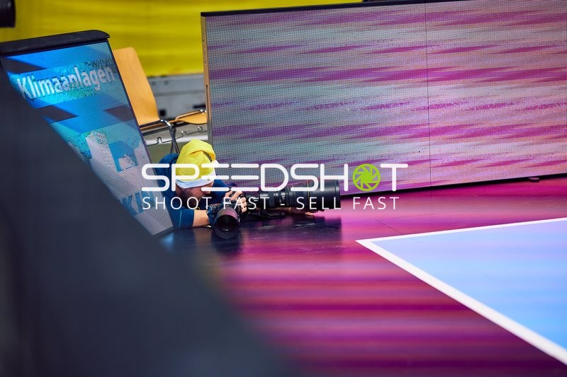 Fotograf am Spielfeldrand