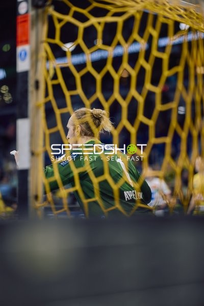 Torwart in Aktion im Torbereich