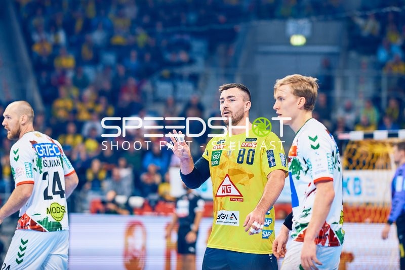 Diskussion zwischen Spielern während des Spiels.