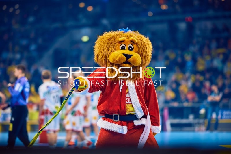 Maskottchen führt eine Show auf