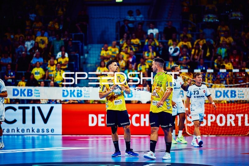 Besprechung auf dem Spielfeld