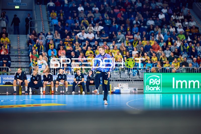 Ein Spieler von Rhein Neckar Löwen bereitet sich während des Spiels vor.