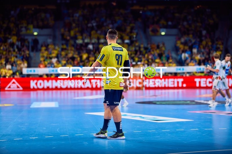 Spieler von Rhein Neckar Löwen auf dem Spielfeld