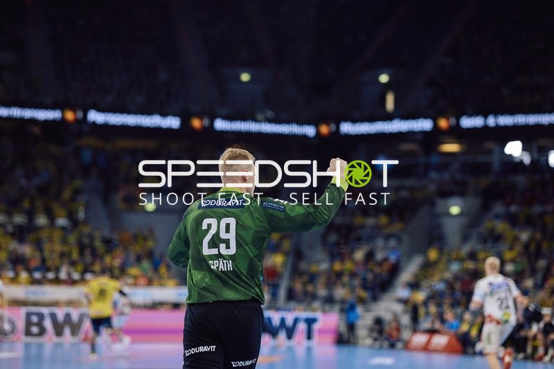 Torwart jubelt über eine gelungene Abwehraktion.