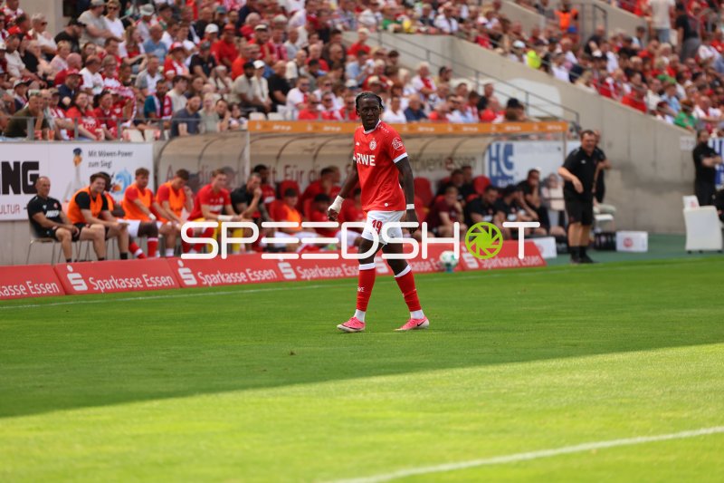 Franci Bouebari (#19; Rot-Weiss Essen) im Spielgeschehen
