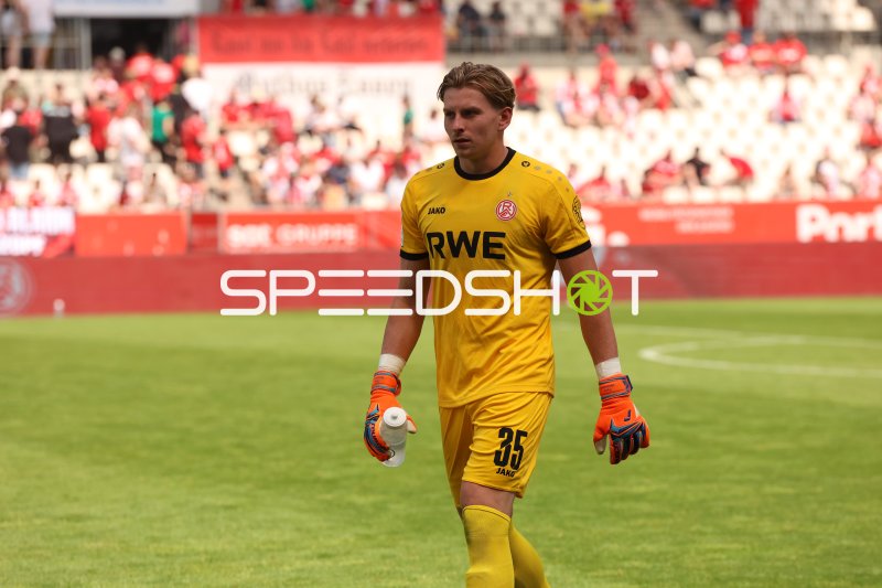 Felix Wienand (#35; Rot-Weiss Essen) auf dem Spielfeld