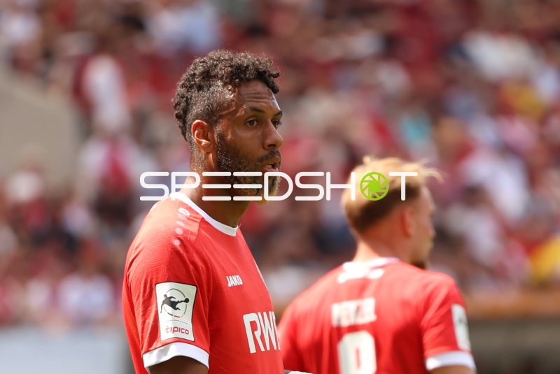 Ruben Reisig (Rot-Weiss Essen) konzentriert im Spielgeschehen