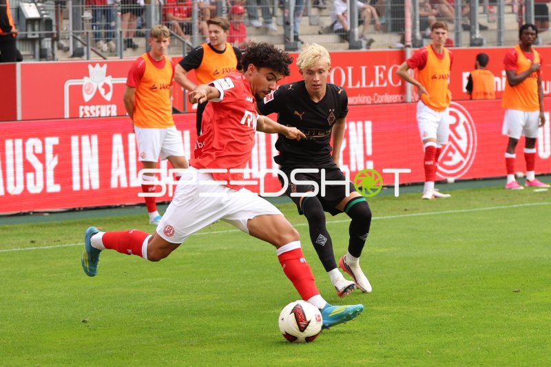 Aiman Dardari im Zweikampf um den Ball in Essen