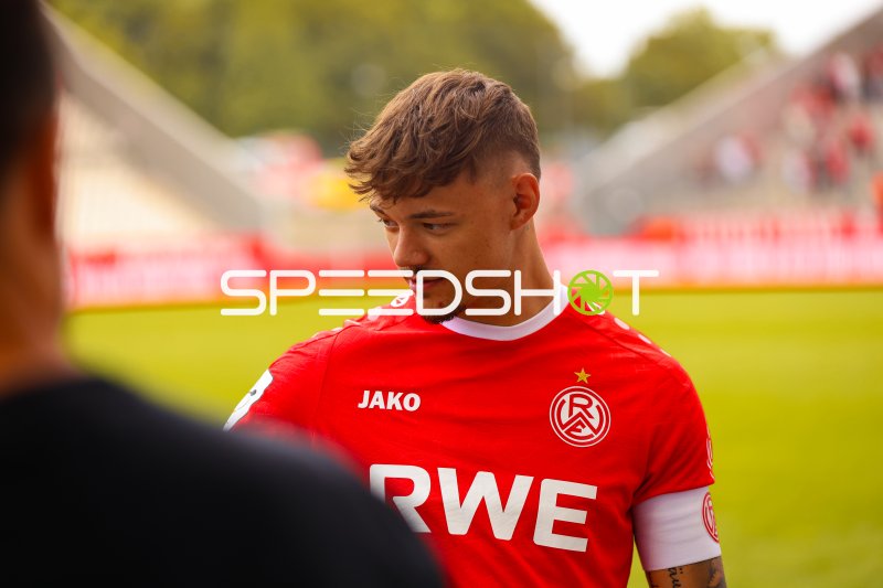 Jannik Hofmann (Rot-Weiss Essen) im Fokus am Stadion an der Hafenstraße