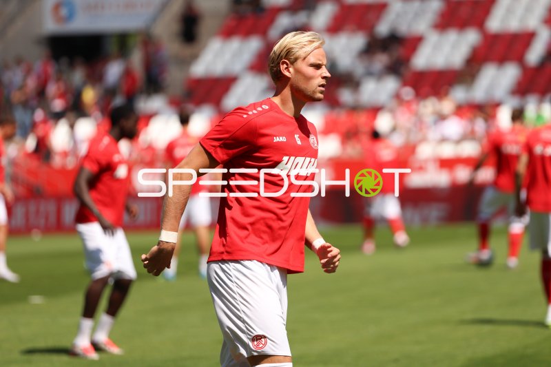 Ben Hüning (Rot-Weiss Essen) beim Aufwärmen im Stadion an der Hafenstraße