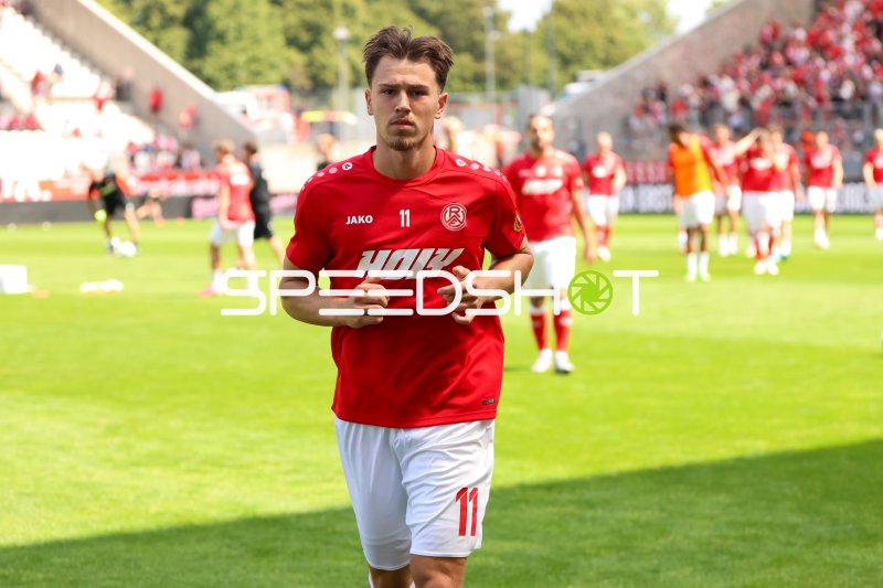 Rot Weiss Essen #11 beim Aufwärmen im Stadion an der Hafenstraße