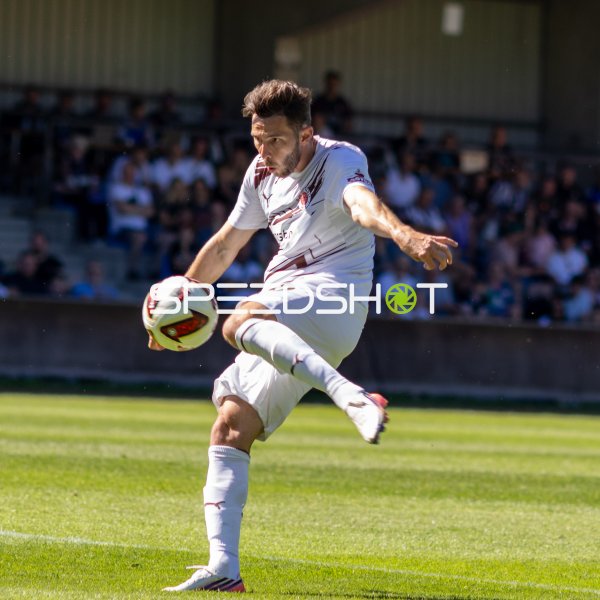 #10 Branimir Hrgota (FC St. Pauli) beim Schuss in der Saalfelden Arena