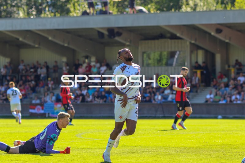 Ricky Jade Jones ( #26 Ricky-Jade Jones (FC St. Pauli) verpasst Chance gegen AFC Bournemouth