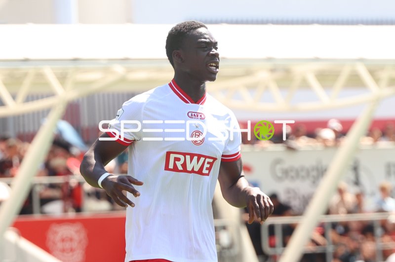 Rot-Weiss Essen Spieler im Einsatz beim Spiel in Leverkusen