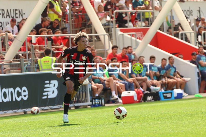 Montrell Culbreath (#44; Bayer 04 Leverkusen) am Ball