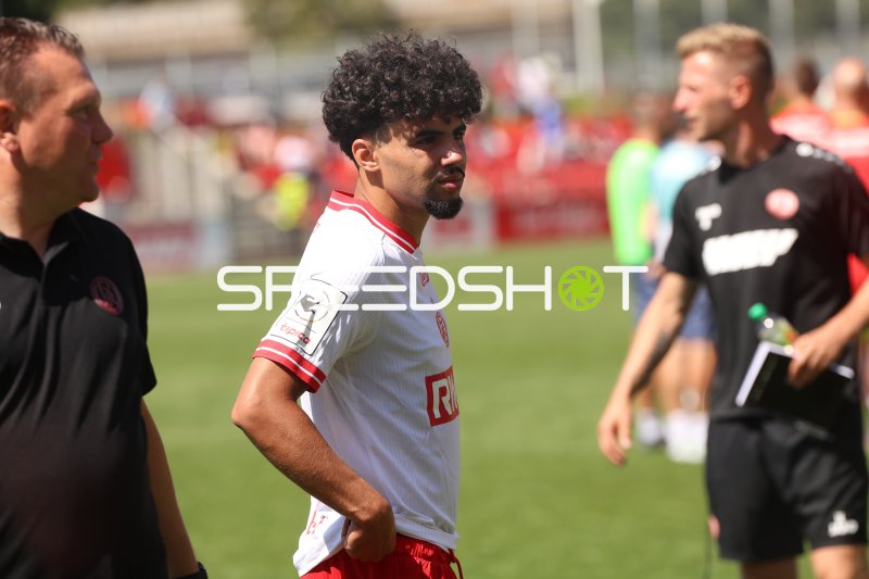 Aiman Dardari (#7; Rot-Weiss Essen) auf dem Spielfeld in Leverkusen