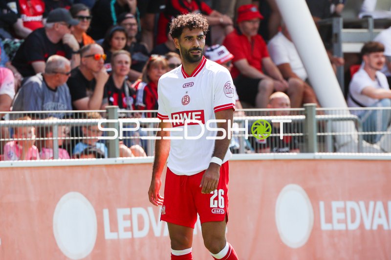 Torben Müsel (#26; Rot-Weiss Essen) im Spiel gegen Bayer 04 Leverkusen