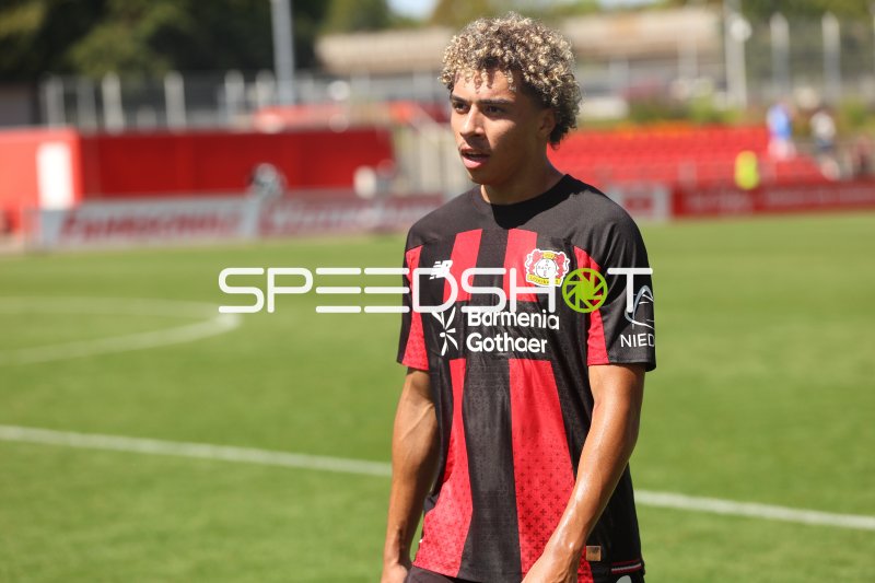 Montrell Culbreath im Bayer 04 Leverkusen Trikot im Ulrich-Haberland-Stadion
